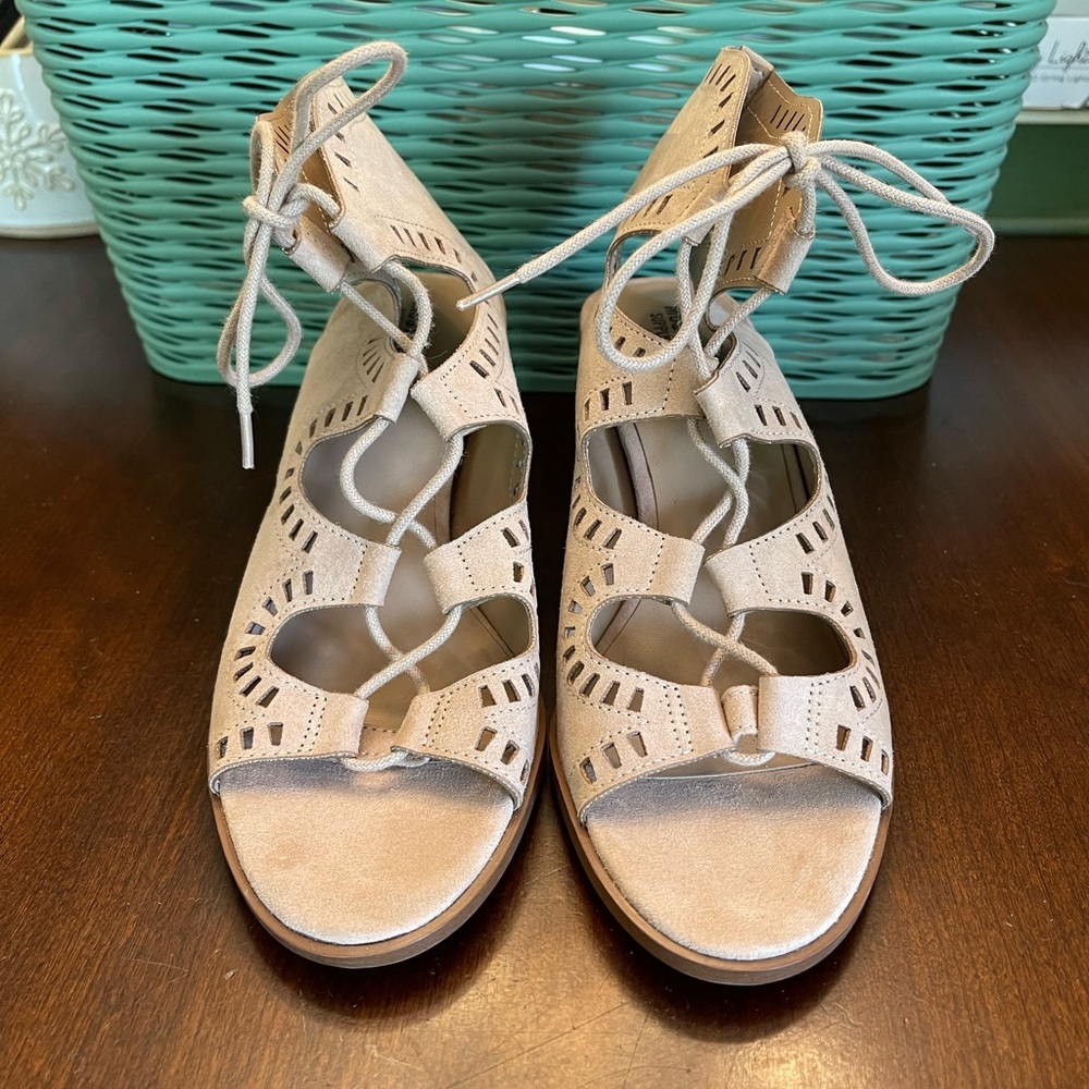 Mossimo Gladiator Lace Up Faux Suede Stacked Heel Sandals, Tan - SZ 7